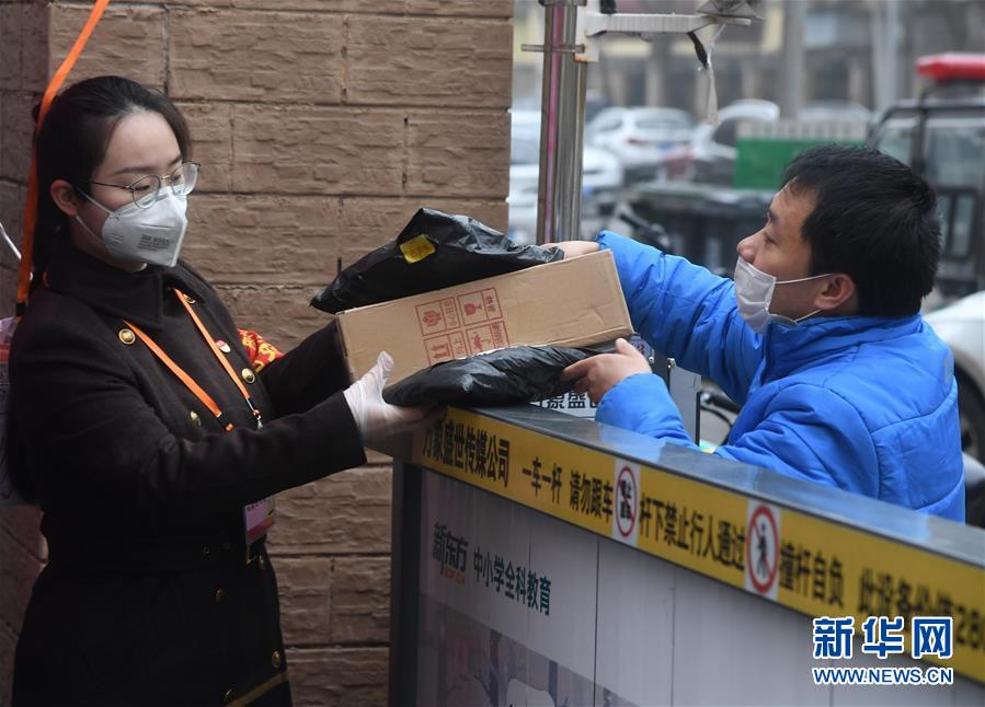 (习近平致敬的战“疫”英雄·社区工作者篇·图文互动)(3)他们,坚守一线战风雨
